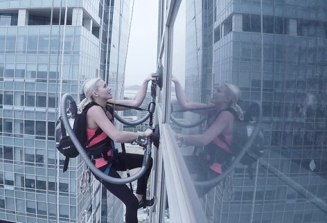 LG CordZero Climbing Stunt 3